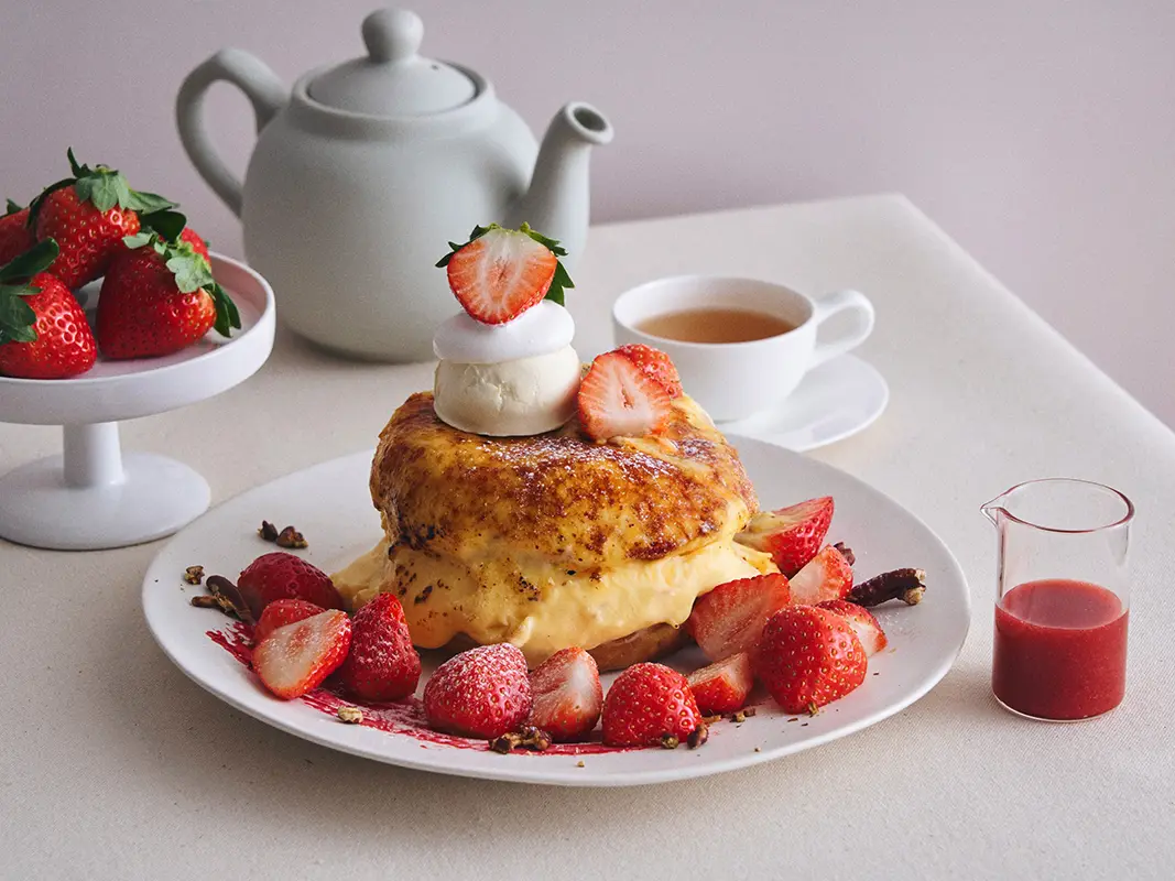 奈良・明日香村のいちご “あすかルビー”×焦がしブリュレのいちごフェアが「ビブリオテーク」で開催