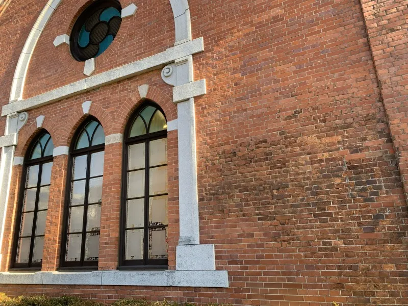 神戸文学館　壁より