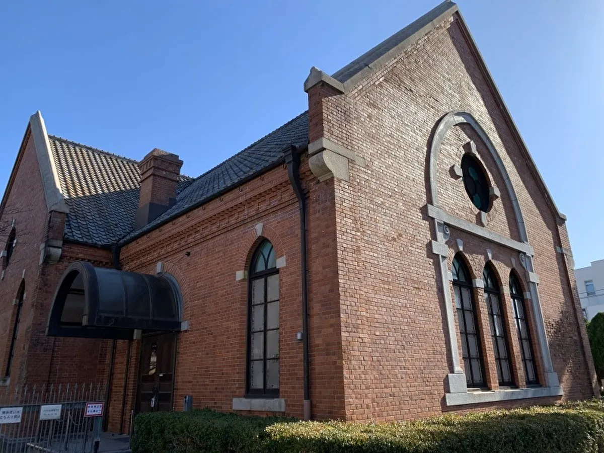 神戸市最古のレンガ造り教会建築！レトロ建築本にも掲載・灘区王子町「神戸文学館」