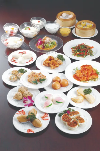 リー ツァン ティン
飲茶バイキング0120