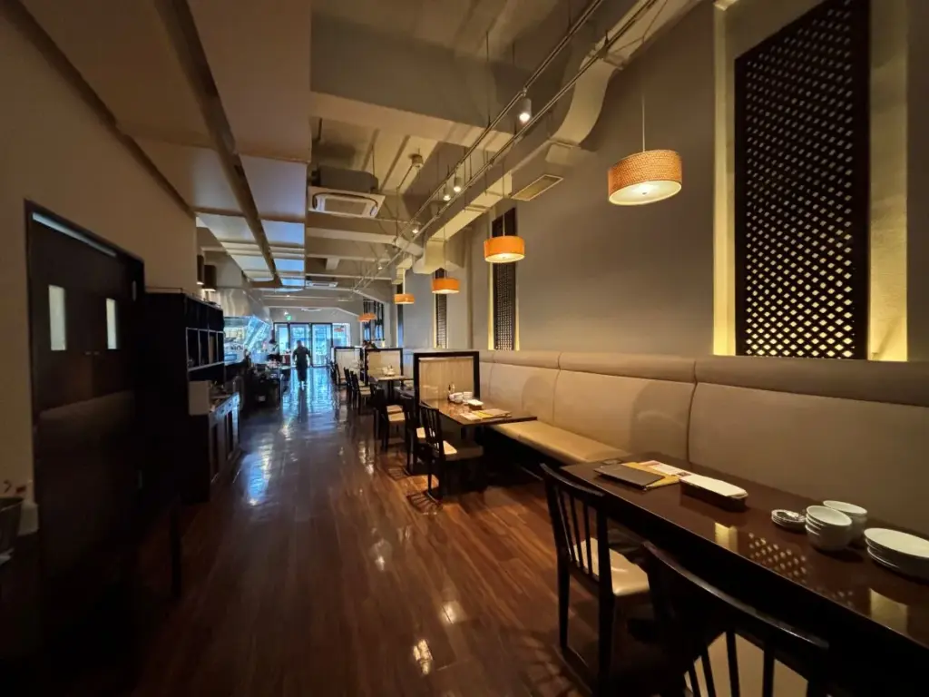 リー ツァン ティン
店内1
