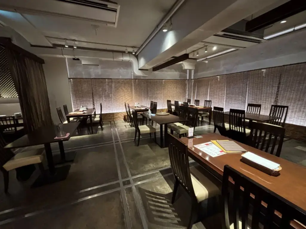 リー ツァン ティン
店内2