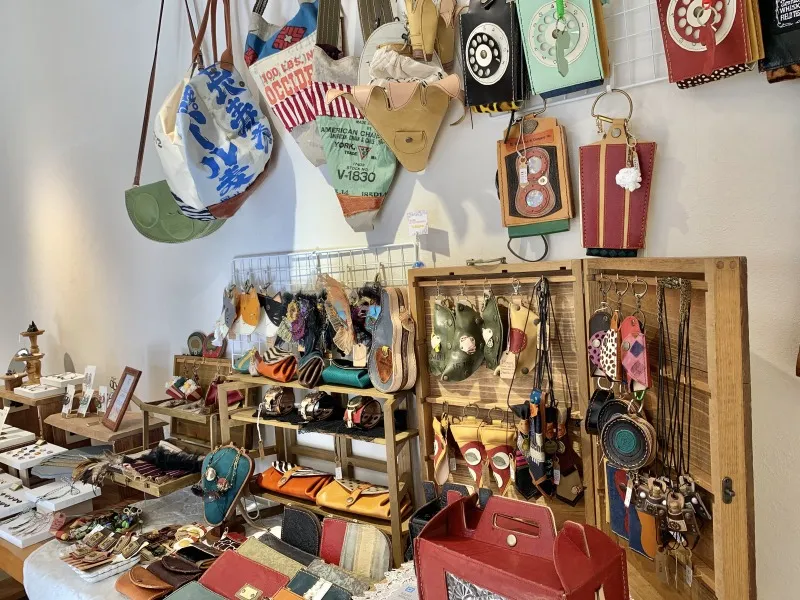 〇〇な人々展　革製品