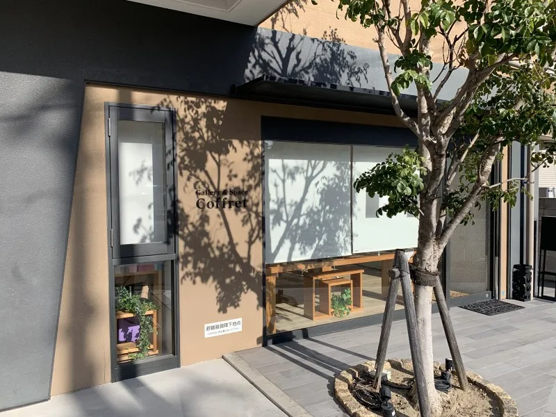 〇〇な人々展　会場外観