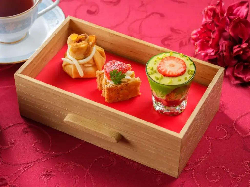 「都ホテル 尼崎」のストロベリーアフタヌーンティーメニュー