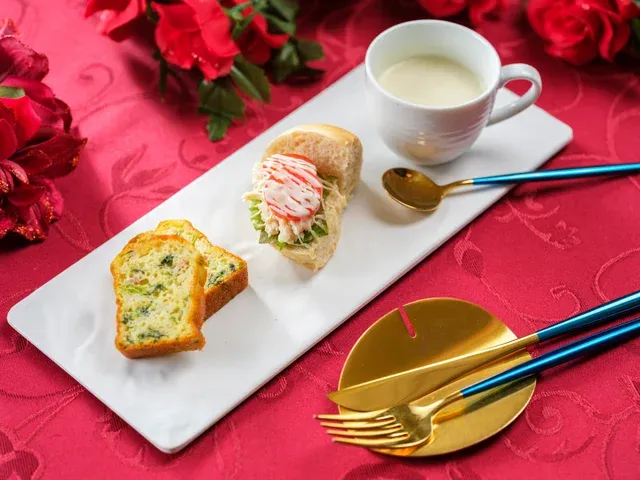 「都ホテル 尼崎」のストロベリーアフタヌーンティーメニュー