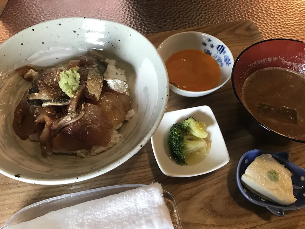 おいりぃオイリィ 海鮮漬け丼