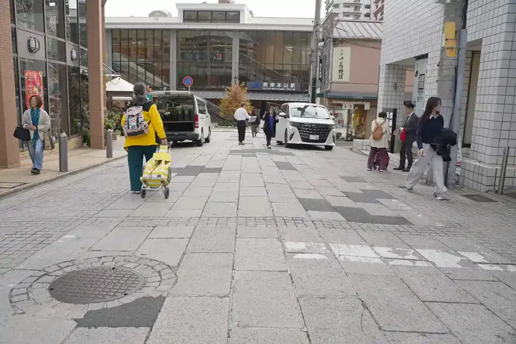 岡本の石畳　JR駅の北