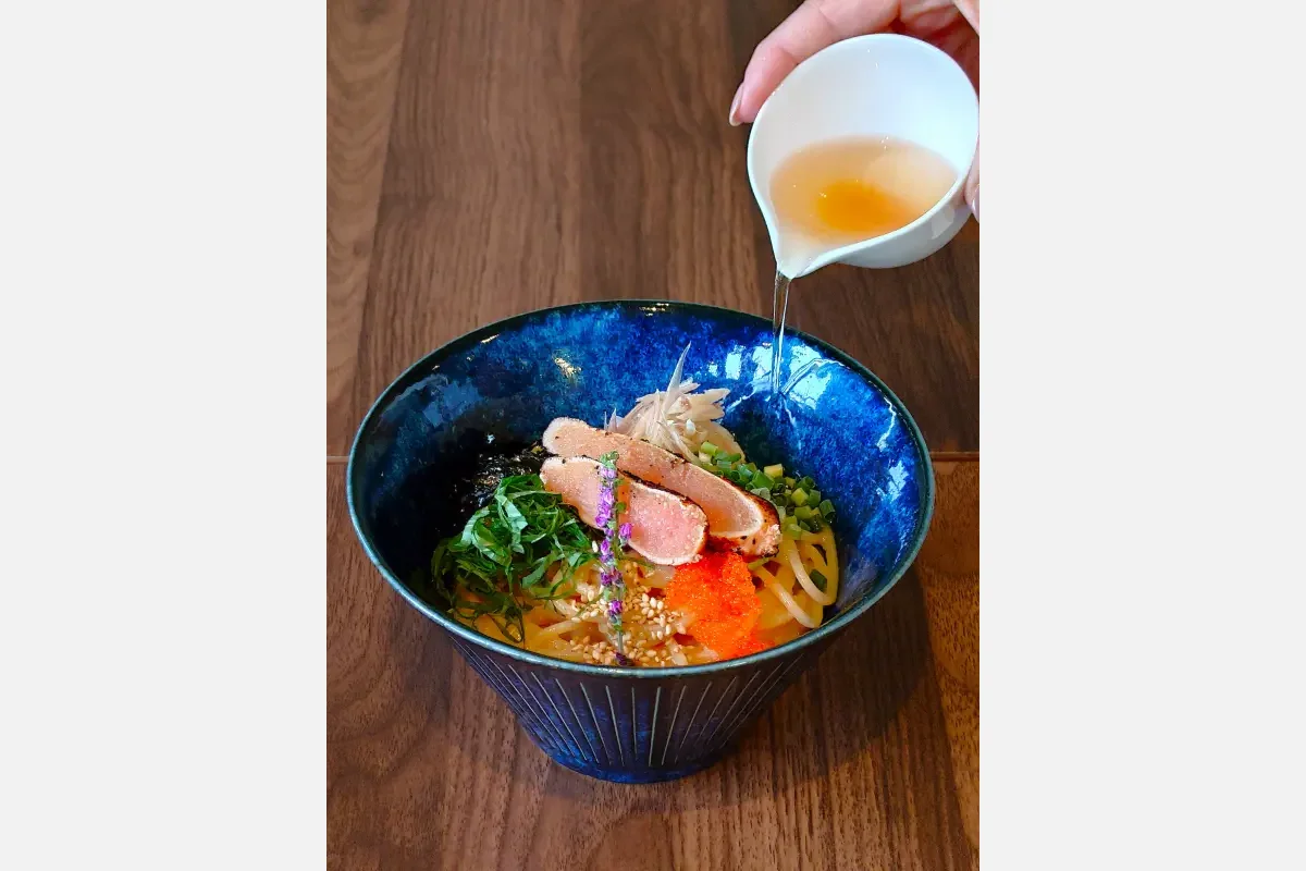 出汁をかける明太パスタが人気！東灘区のオリーブオイル専門店「vitalab」