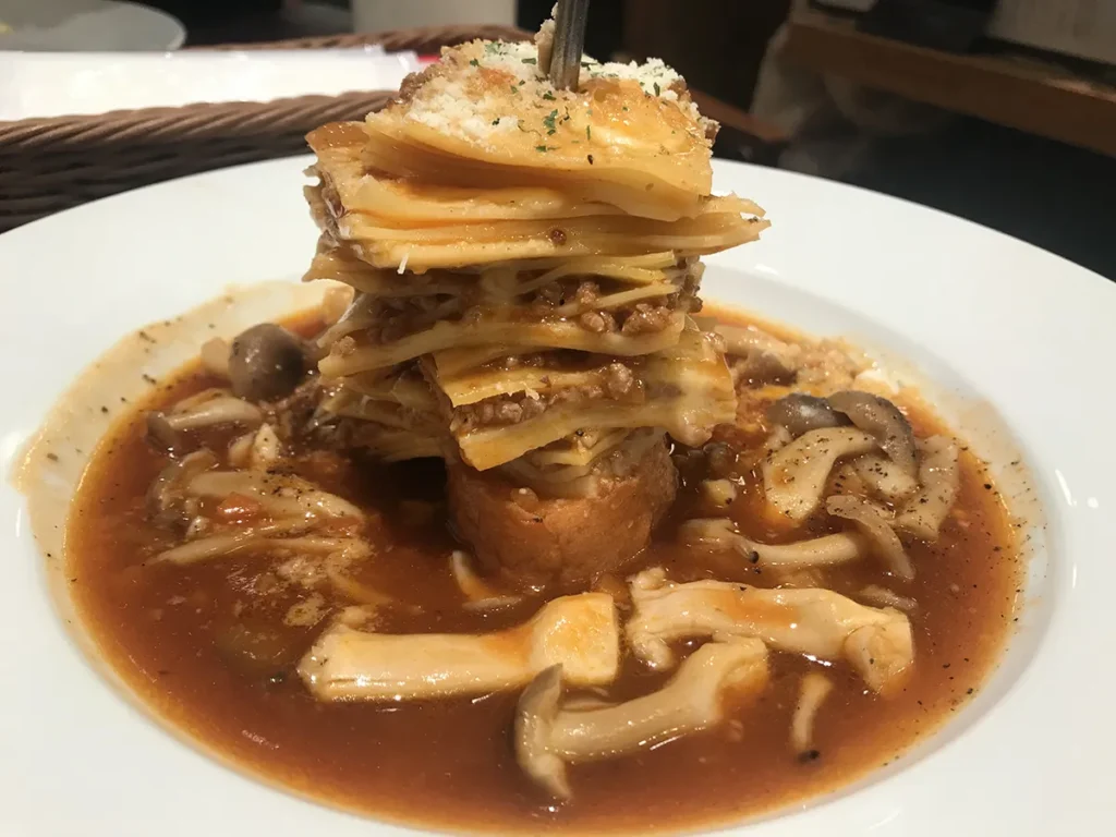 Quattro Napoli（クワトロナポリ） キノコのミートソースラザニア サラダセット