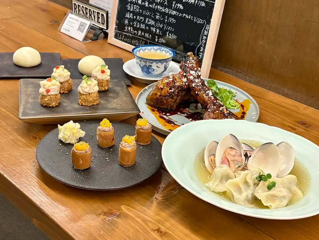 町中華の記憶とワインが響き合う。阪急岡町「来夢来人」の創作中華