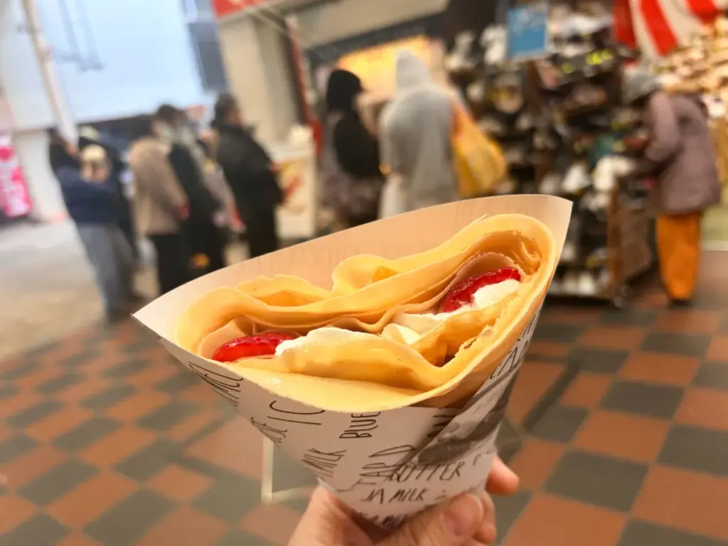 「ロリアンクレープ」の生クリームいちご