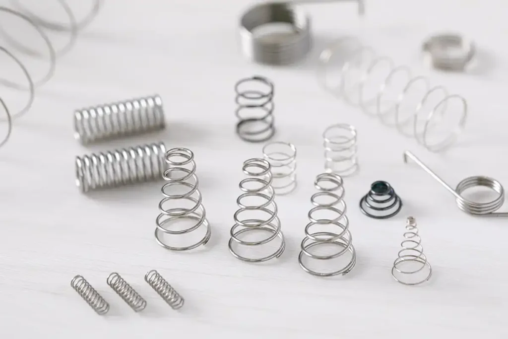 三協精器工業 バネ3