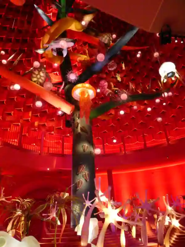 太陽の塔の内部にある生命の樹