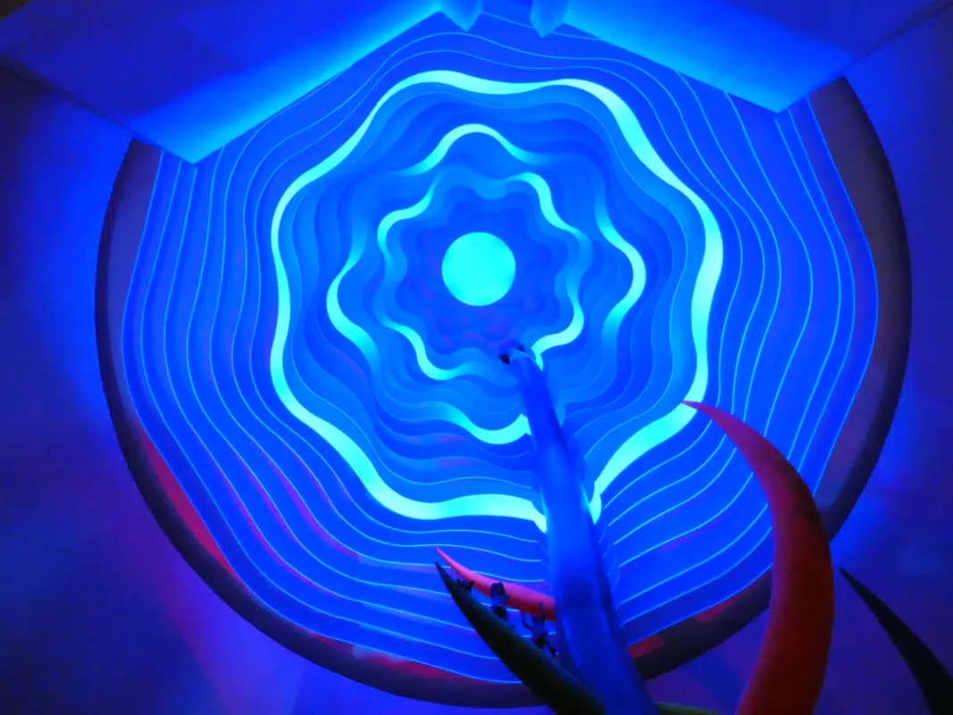 内部から見た太陽の塔の頭部