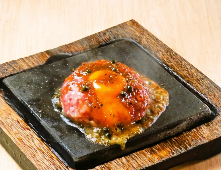 ひねり蛇口ハイ 大衆酒泉テルマエ 大阪駅前第2ビル泉　生ハンバーグ