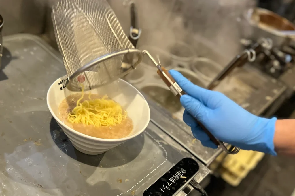 麺処とりとん　調理中