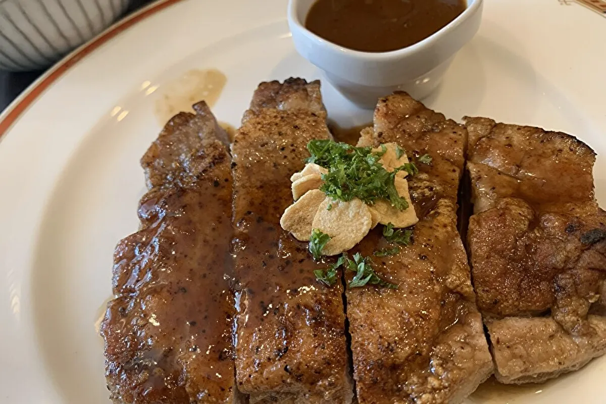 食べログ100名店！灘区岩屋北町「洋食SAEKI」のポークチャップに舌鼓