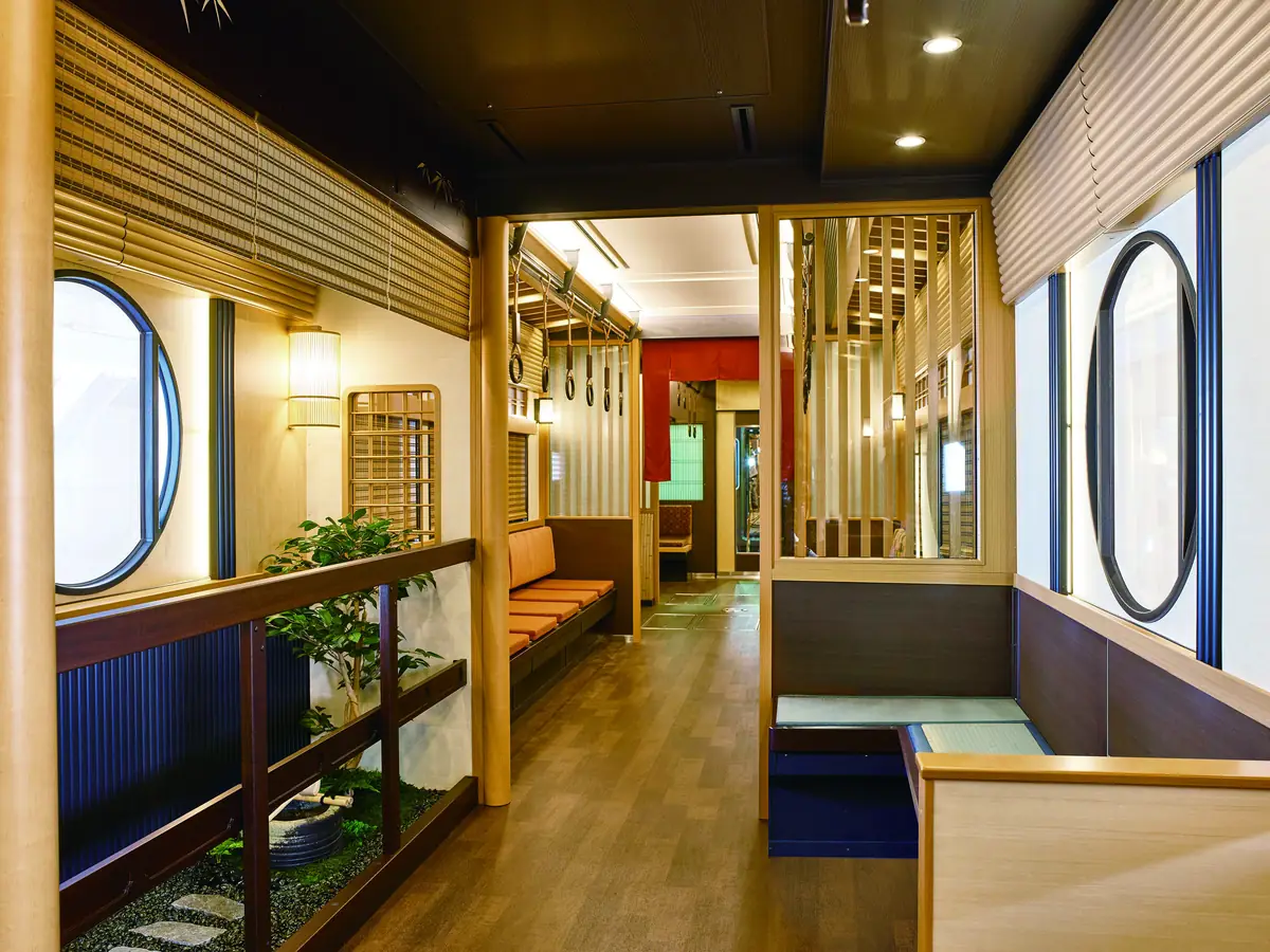 「京とれいん　雅洛」特別貸切ルート運行！鈴虫寺や善峯寺など春の京都・西山を日帰りで巡るツアー