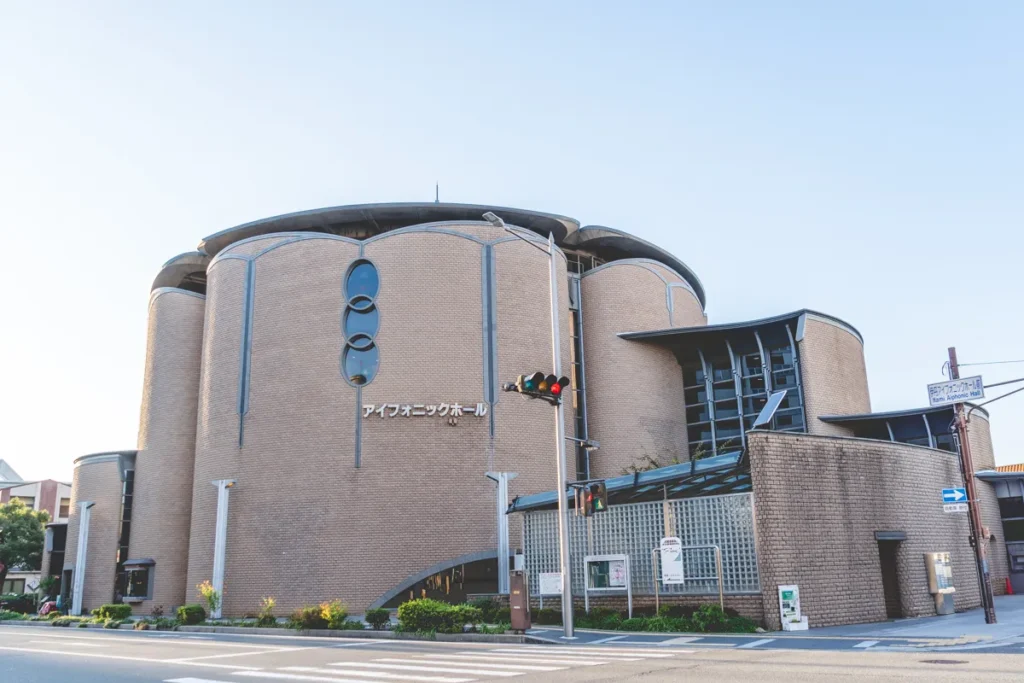 伊丹アイフォニックホール外観