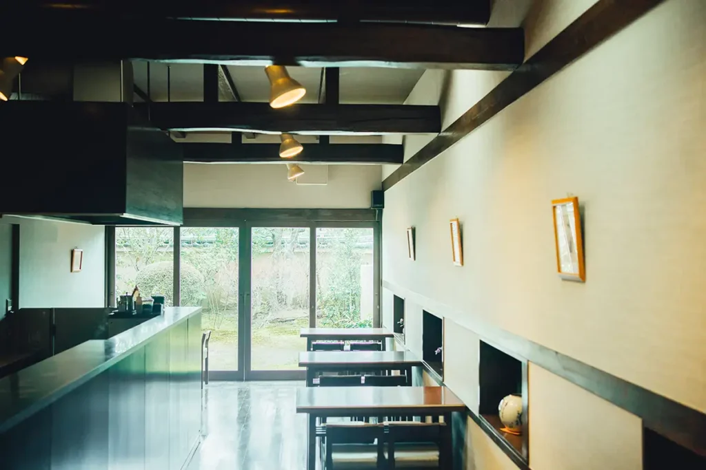 嵐山のむらの内観