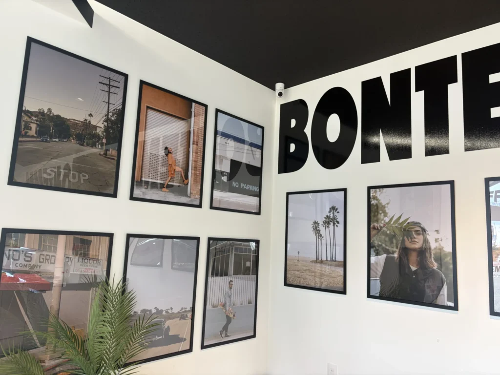 「BONTEMPS 尼崎店」の壁面