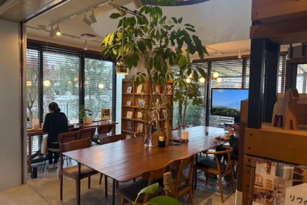 カフェオリーブ店内1