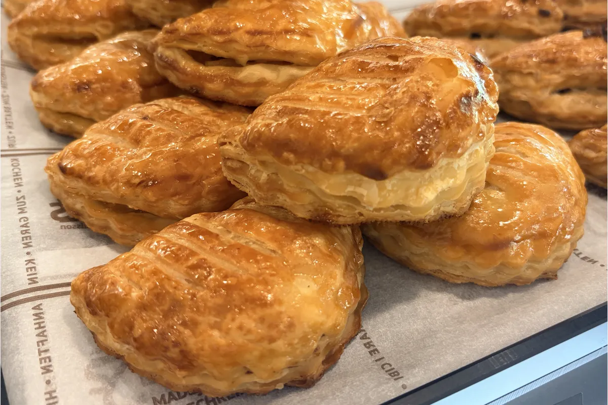 7万個以上販売！塚口「パティスリー セクブブレ」のアップルパイ