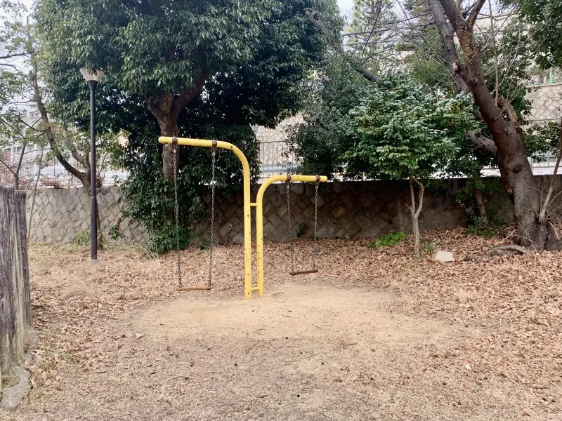 ちびっこ広場 ブランコ