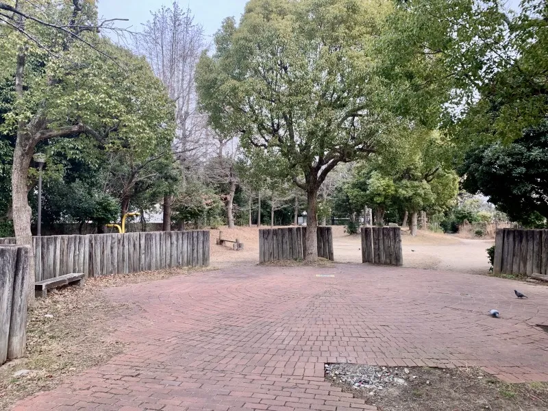 ちびっこ広場 入口入ってすぐ