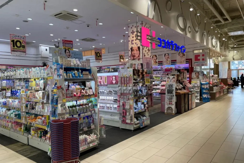 「ココカラファイン　御影クラッセ店」外観