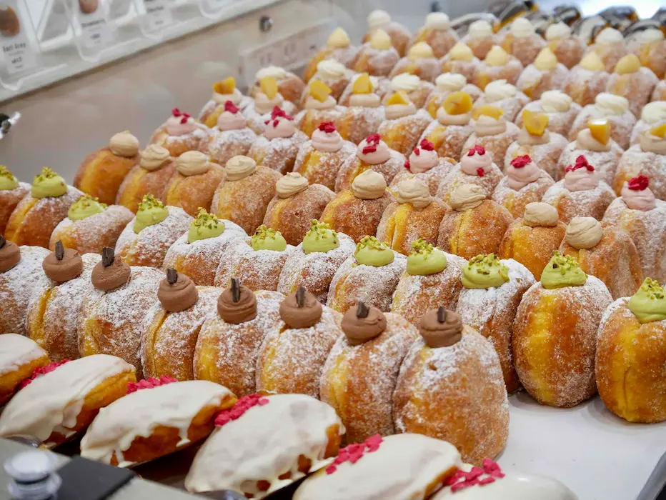 関西初上陸！川西市役所前にオープンした噂の生ドーナツはもう食べた？？