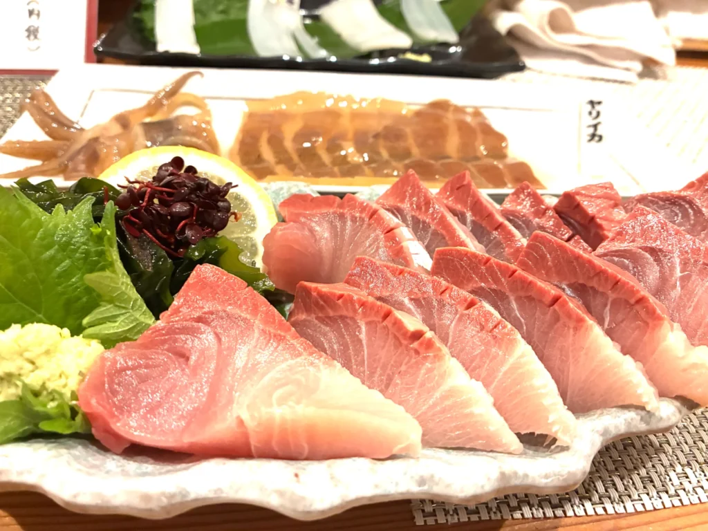 舟屋　ぶり刺身