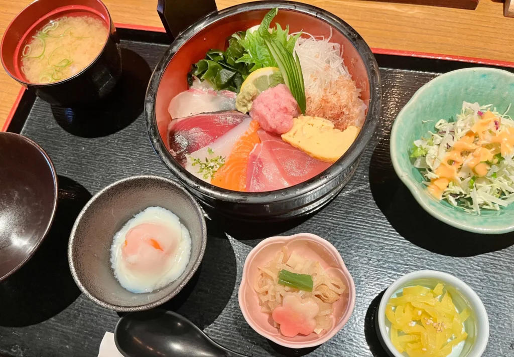 源輝家 海鮮桶丼御膳 ランチ
