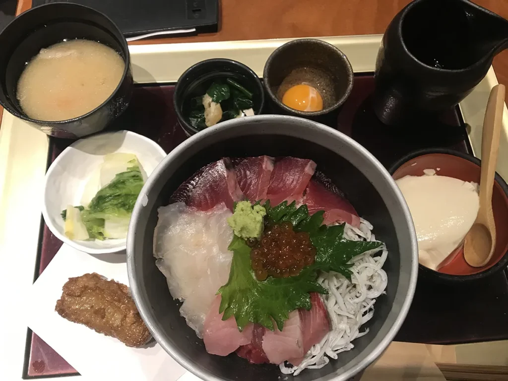 銀平 海鮮丼