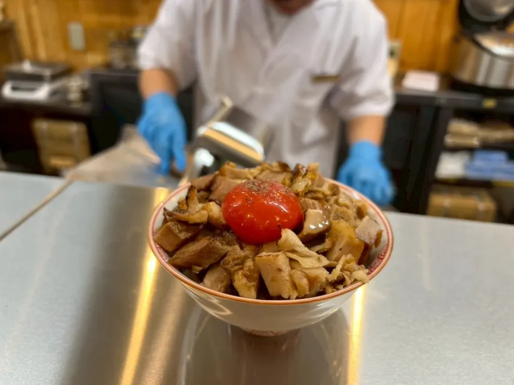「春ちゃんうどん」こまちゃ丼