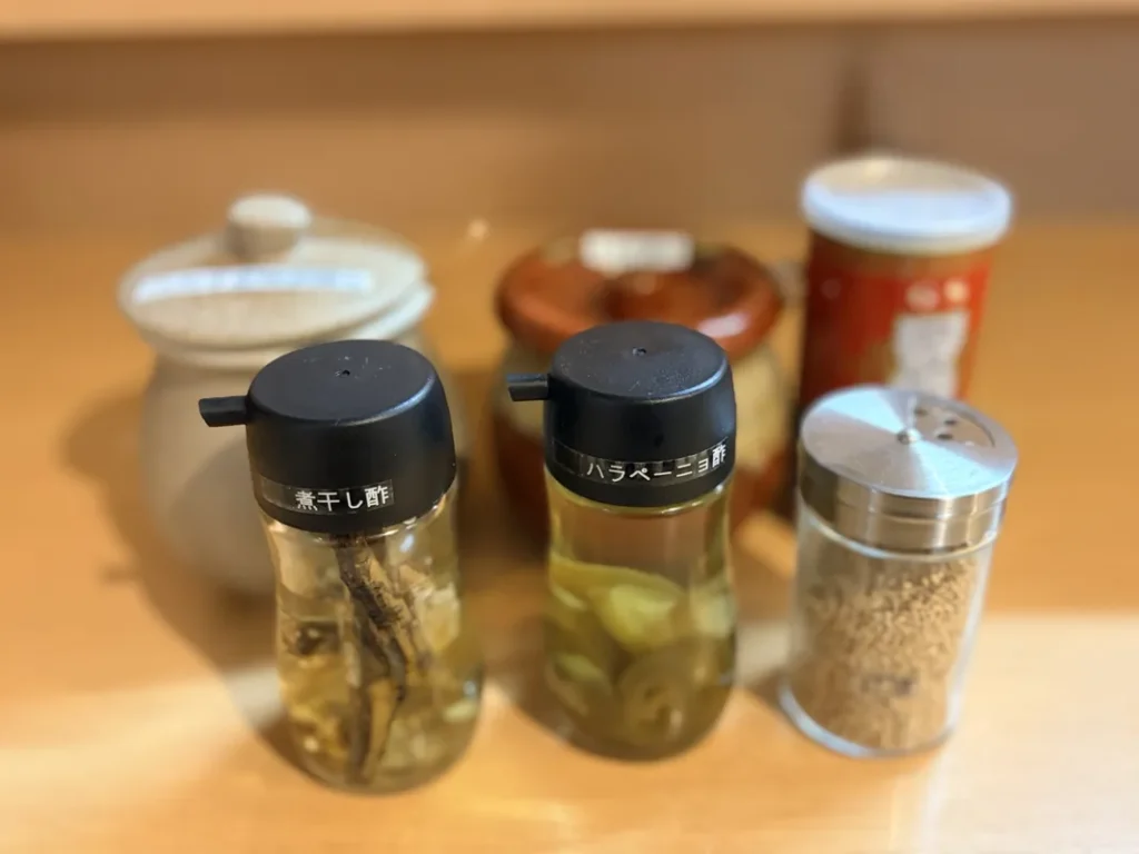 「春ちゃんうどん」の調味料