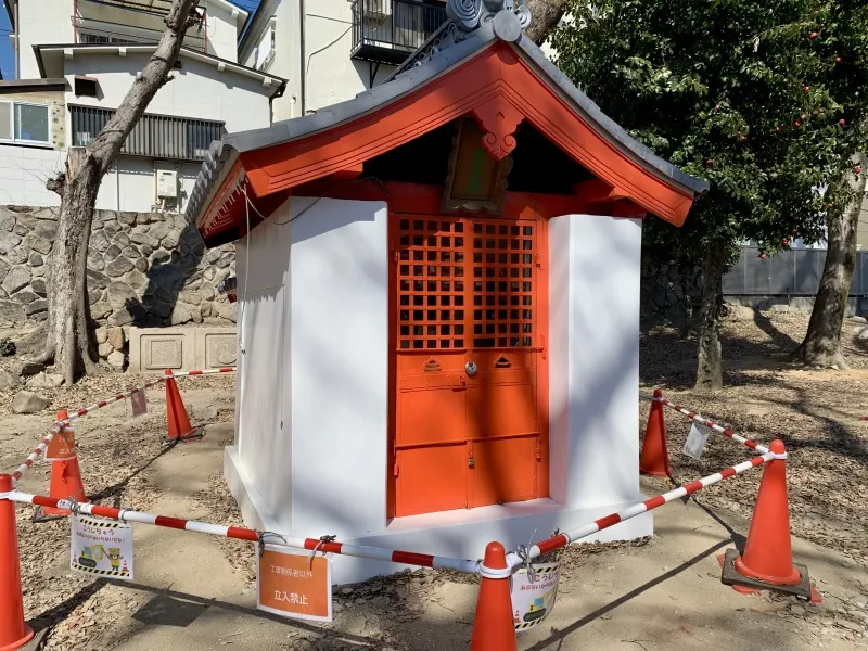 平五郎稲荷神社　本殿改修中