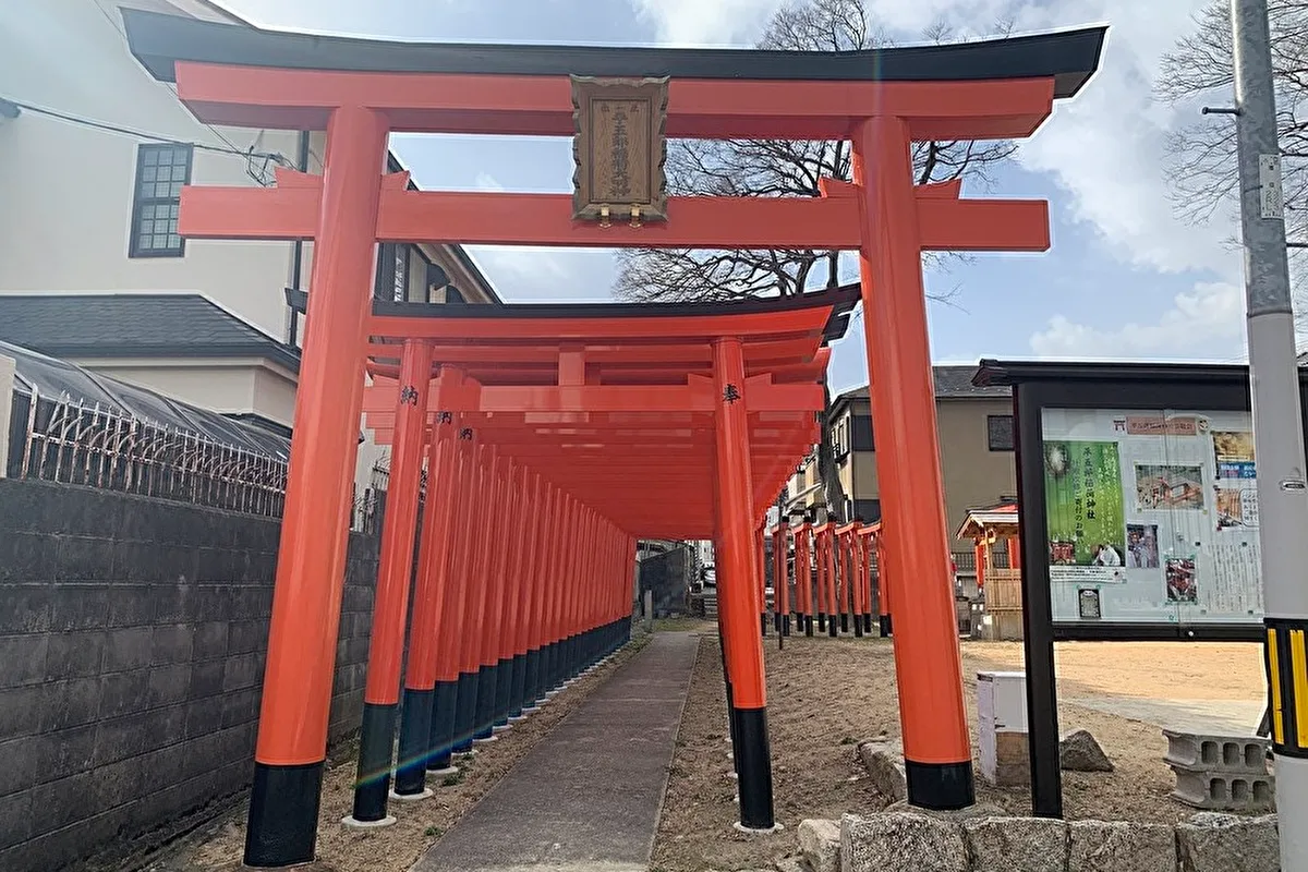 通りすがりに二度見！ここは京都？灘区「平五郎稲荷神社」