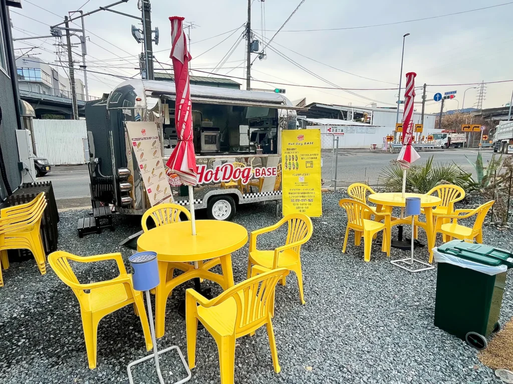 HOT DOG BASE　外観　テラス席