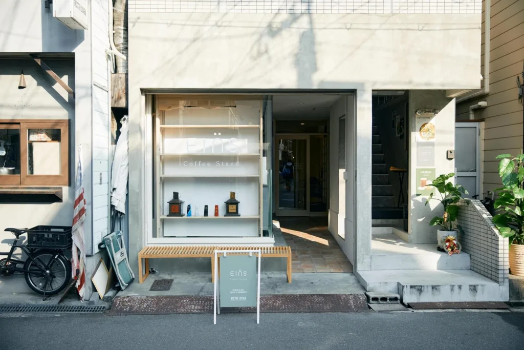 佐賀県いちごさんタイアップ　EINScoffee Stand（アインスコーヒー スタンド）中崎店　外観