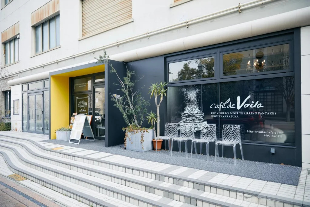 佐賀県いちごさんタイアップ　宝塚パンケーキ Café de Voila（カフェ・ド・ヴォアラ）外観