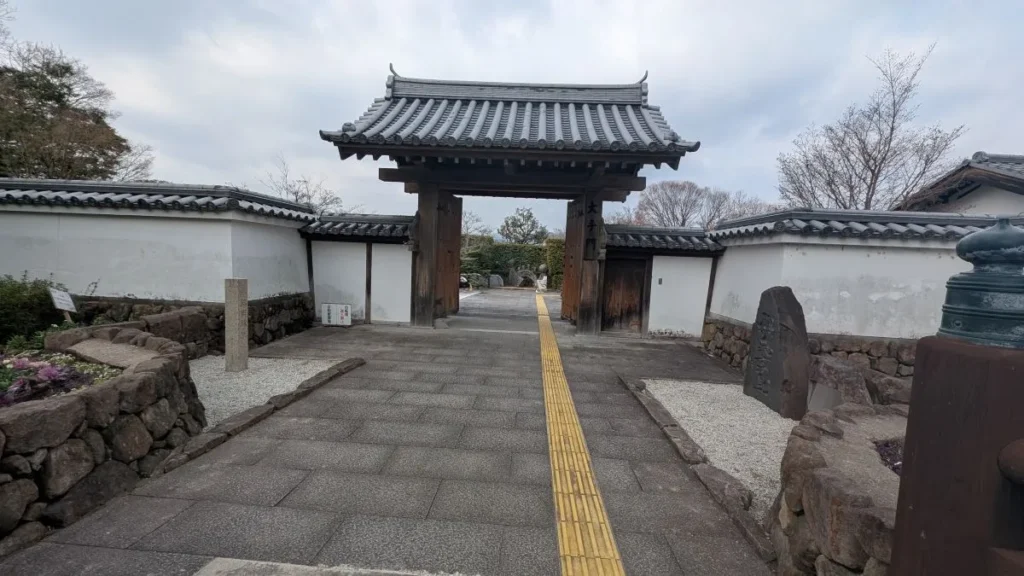 池田城跡公園入口