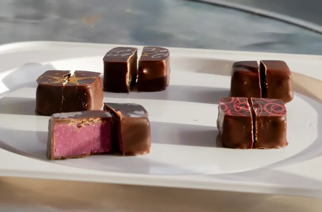 川西名産ケーキのおおたに フルーツチョコカット