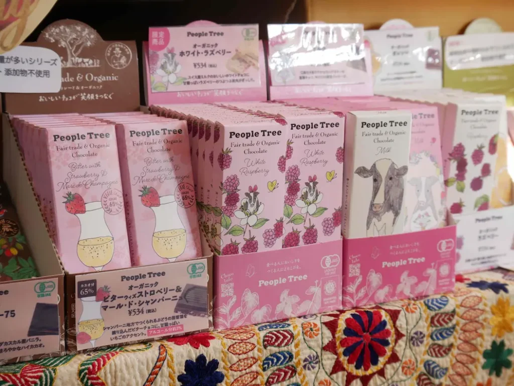川西市フェアトレード雑貨とハーブティー「PETALE」PeopleTree のチョコがたくさん揃っています