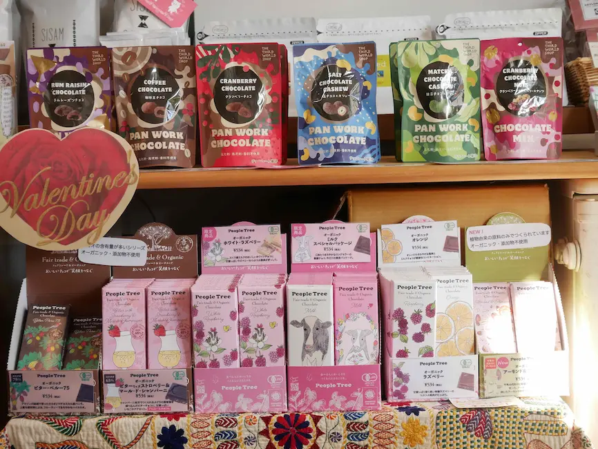 まずは知る事から始めましょ！素敵なフェアトレード雑貨♡川西市のPETALEで選んでみてね