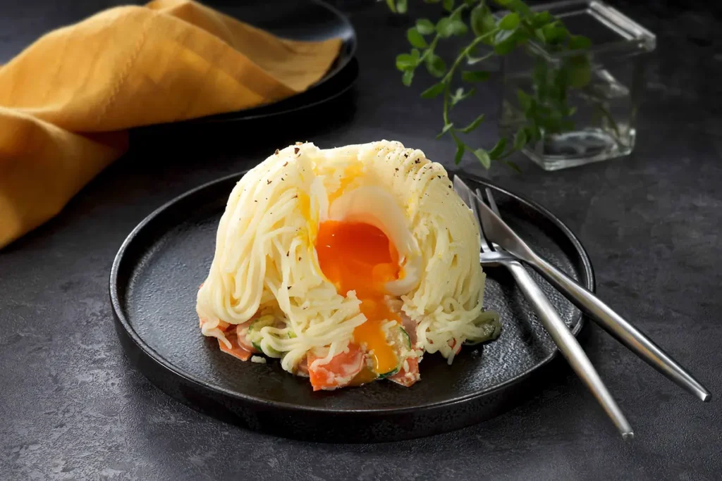 神戸屋　半熟卵のモンブラン風サラダ