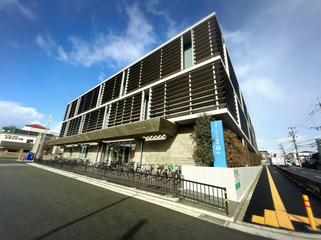 味舌体育館　裏