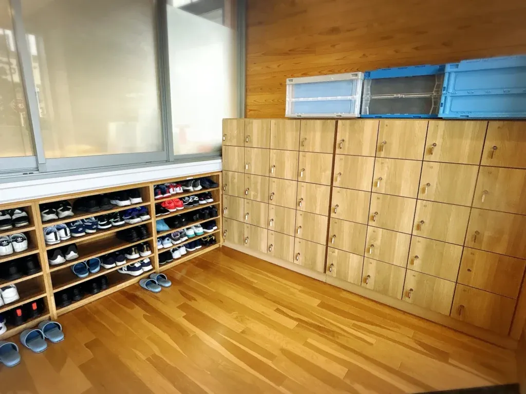 味舌体育館靴箱１