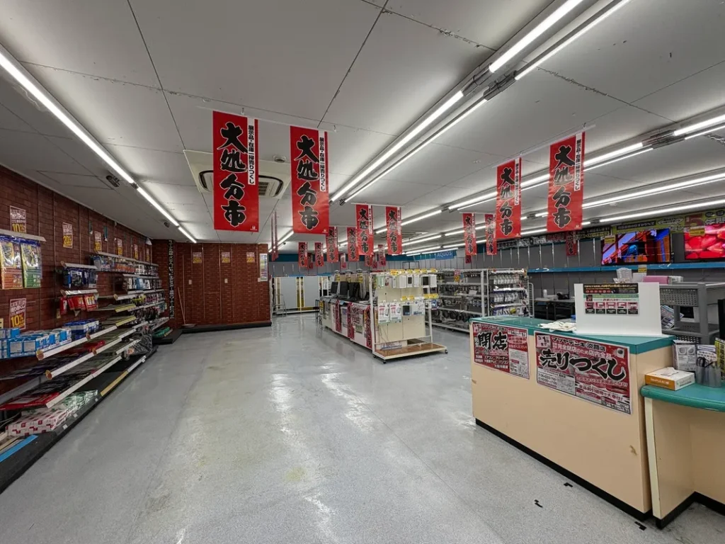 マツヤデンキ淡路店2階の様子